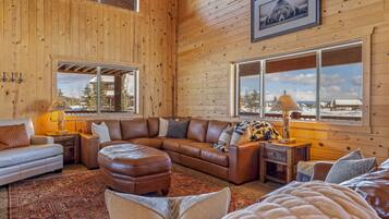 House (Multiple Bedrooms) | Living area