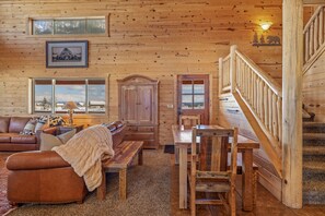 House (Multiple Bedrooms) | Living area
