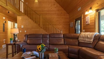 House (4 Bedrooms) | Living area