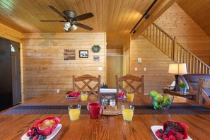 House (4 Bedrooms) | Dining room - Deer View (Island Park)