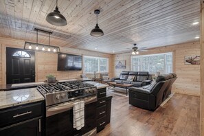 Villa (3 Bedrooms) | Private kitchen