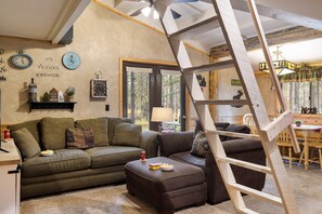 House (2 Bedrooms) | Living area