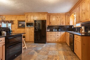 别墅 (2 Bedrooms) | 私人厨房 | 冰箱、微波炉、烤箱、炉灶