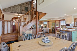 House (2 Bedrooms) | Dining room