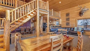 House (4 Bedrooms) | Dining room