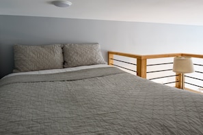 2 bedrooms, travel cot, bed sheets