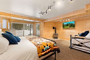 บ้านพัก (6 Bedrooms) | 6 ห้องนอน, เตารีด/โต๊ะรีดผ้า, เปลนอนเด็กแบบพกพา, ผ้าปูที่นอน