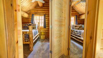 House (3 Bedrooms) | 3 bedrooms, travel crib, bed sheets