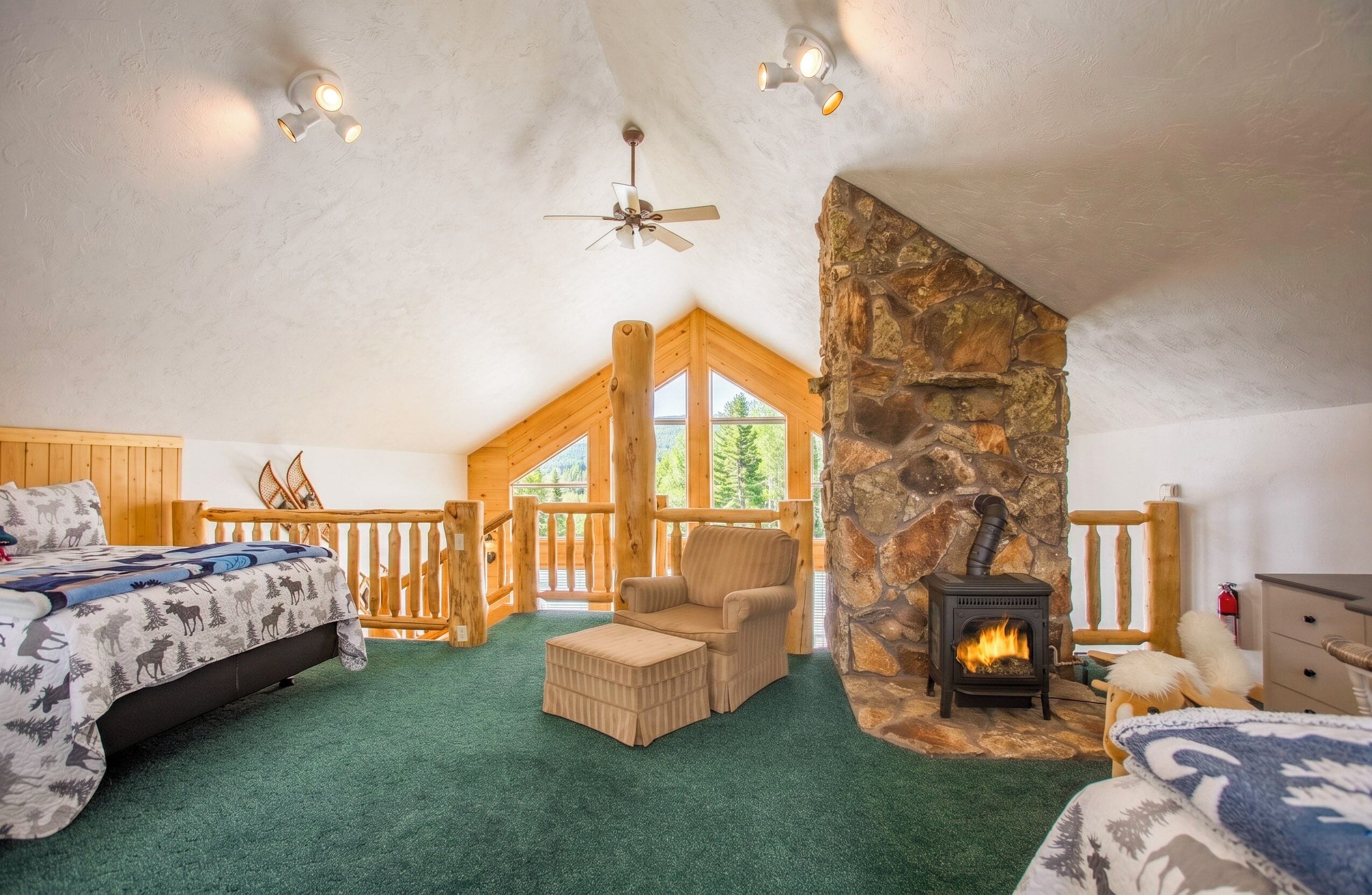 4 bedrooms, travel crib, bed sheets