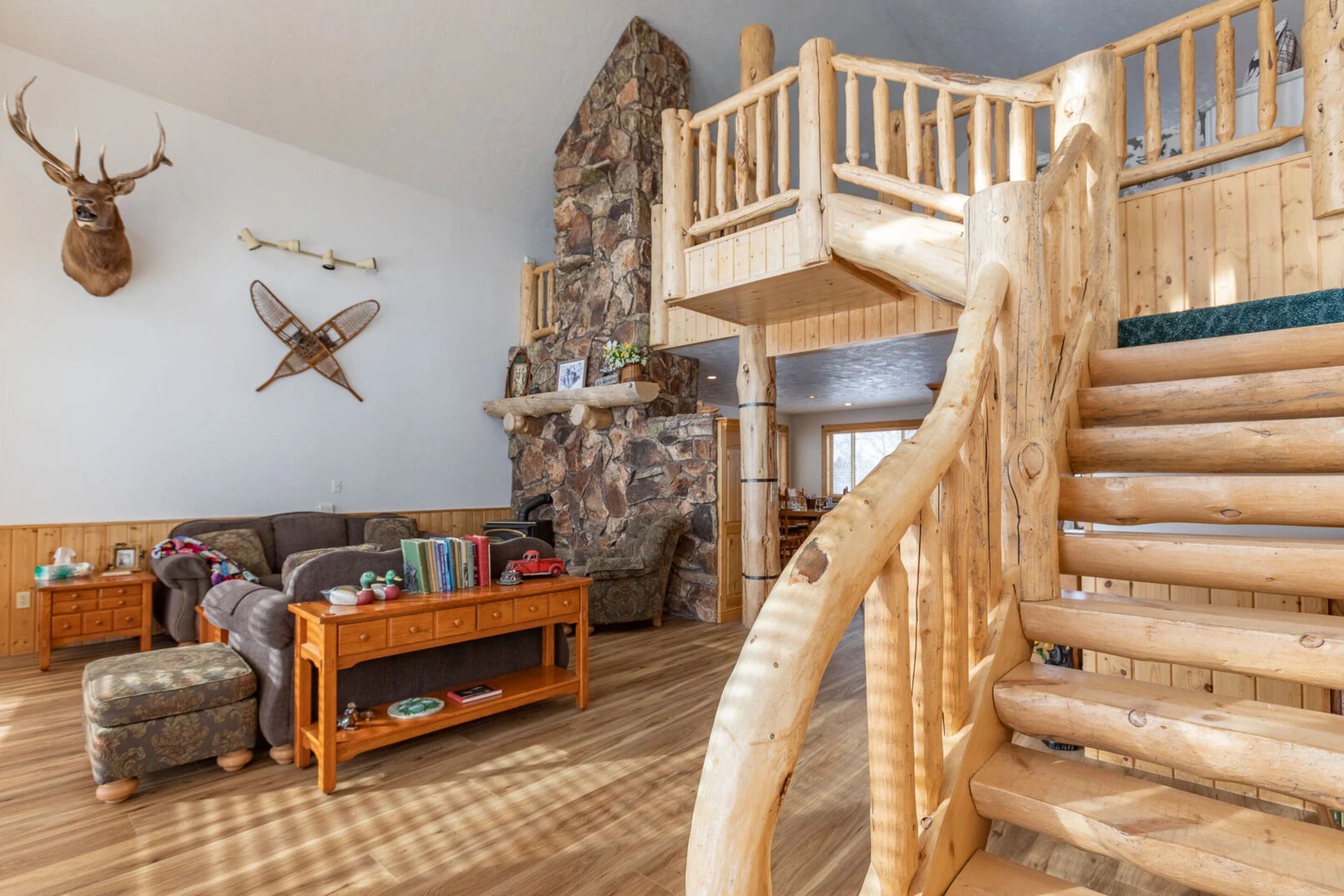 House (4 Bedrooms) | Living area