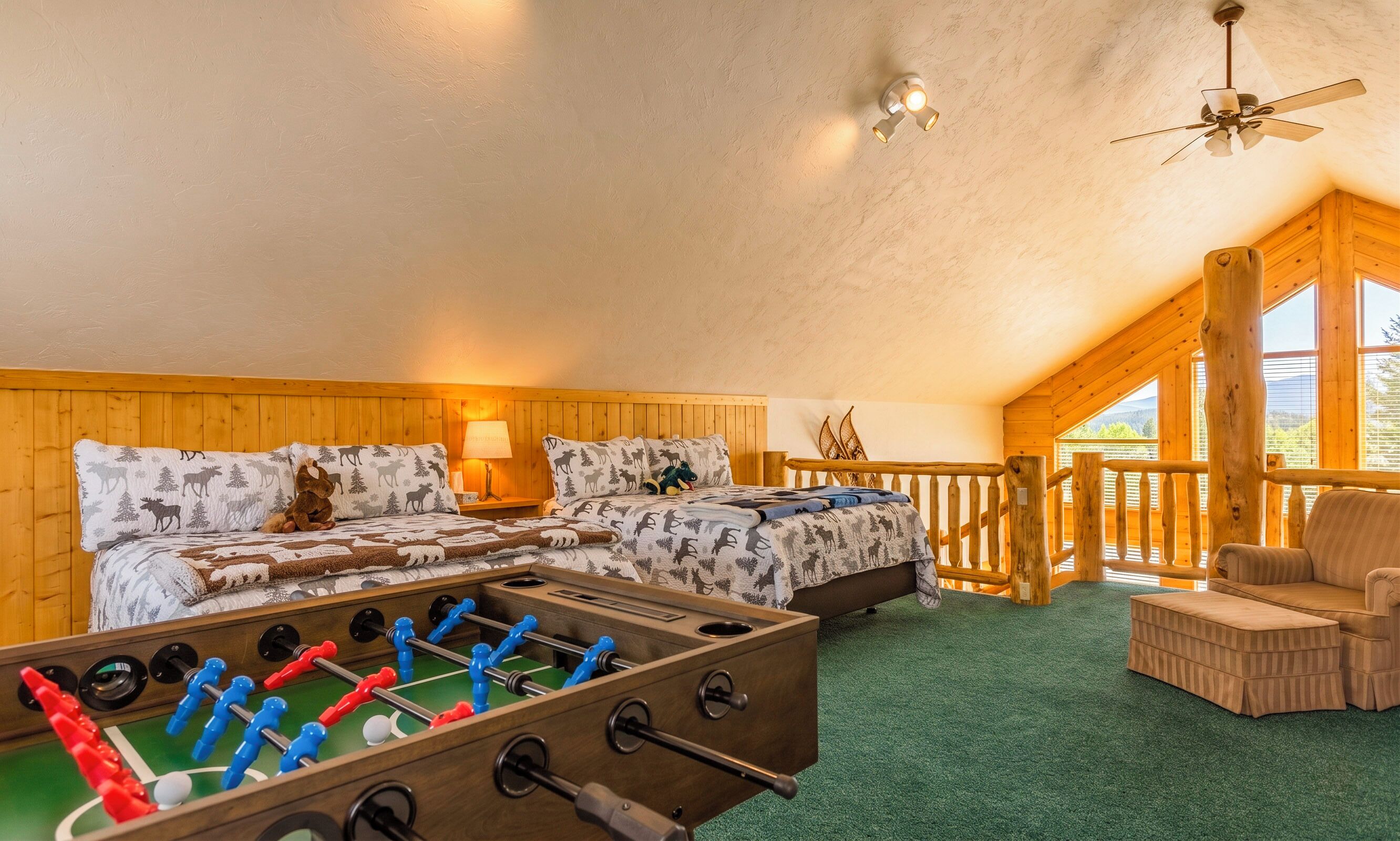 4 bedrooms, travel crib, bed sheets