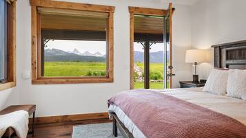 House (4 Bedrooms) | 4 bedrooms, bed sheets