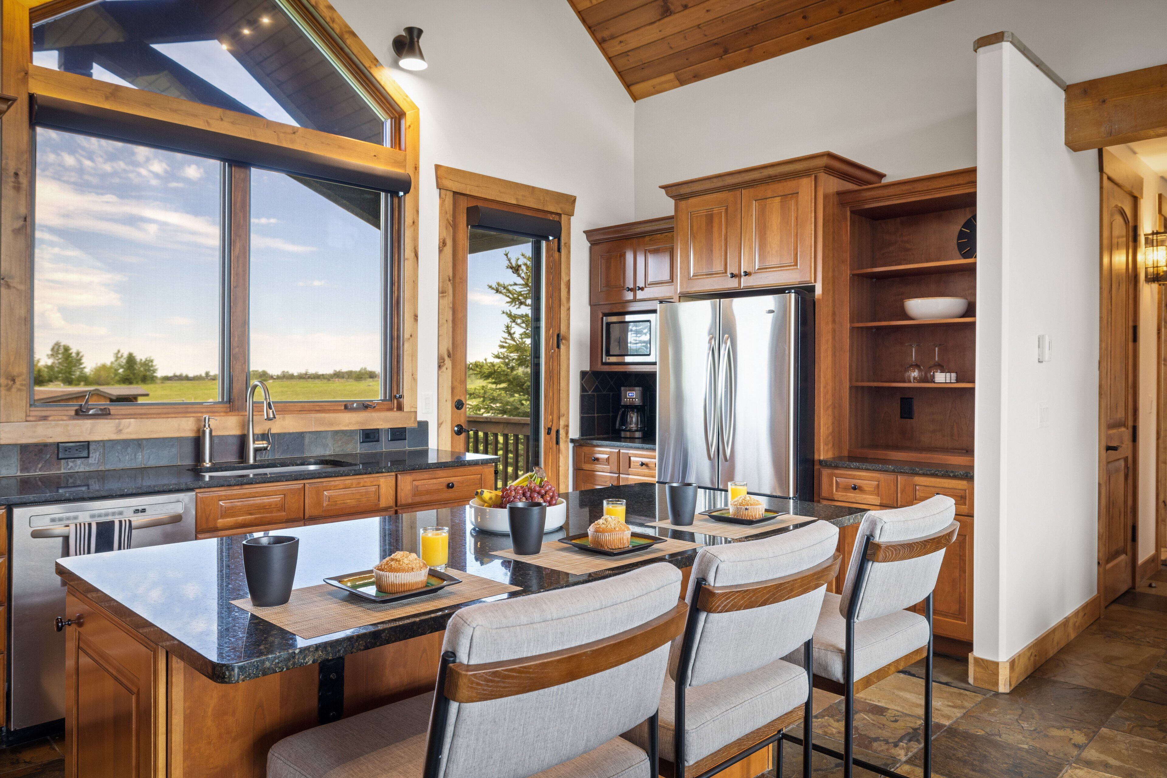 House (4 Bedrooms) | Private kitchen | Fridge, microwave, oven, stovetop