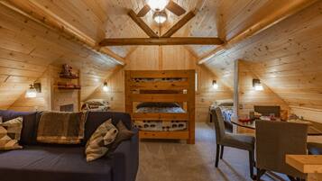 House (3 Bedrooms) | 3 bedrooms, iron/ironing board, travel crib, bed sheets