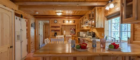 Maison (3 Bedrooms) | Cuisine privée | Réfrigérateur, micro-ondes, four, plaque de cuisson