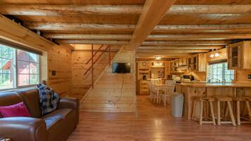 House (3 Bedrooms) | Living area