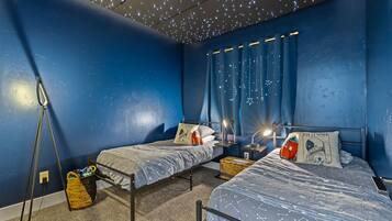 3 bedrooms, desk, iron/ironing board, travel crib