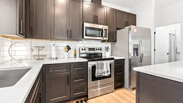 Fridge, microwave, oven, stovetop