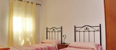 2 Schlafzimmer, Bügeleisen/Bügelbrett, WLAN, Bettwäsche