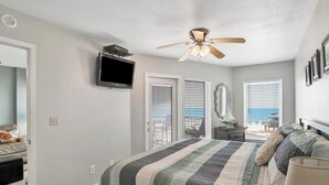 2 bedrooms, iron/ironing board, WiFi (free), bed sheets - Steps Away from the Beach, Food, and Entertainment (Gulf Shores)
