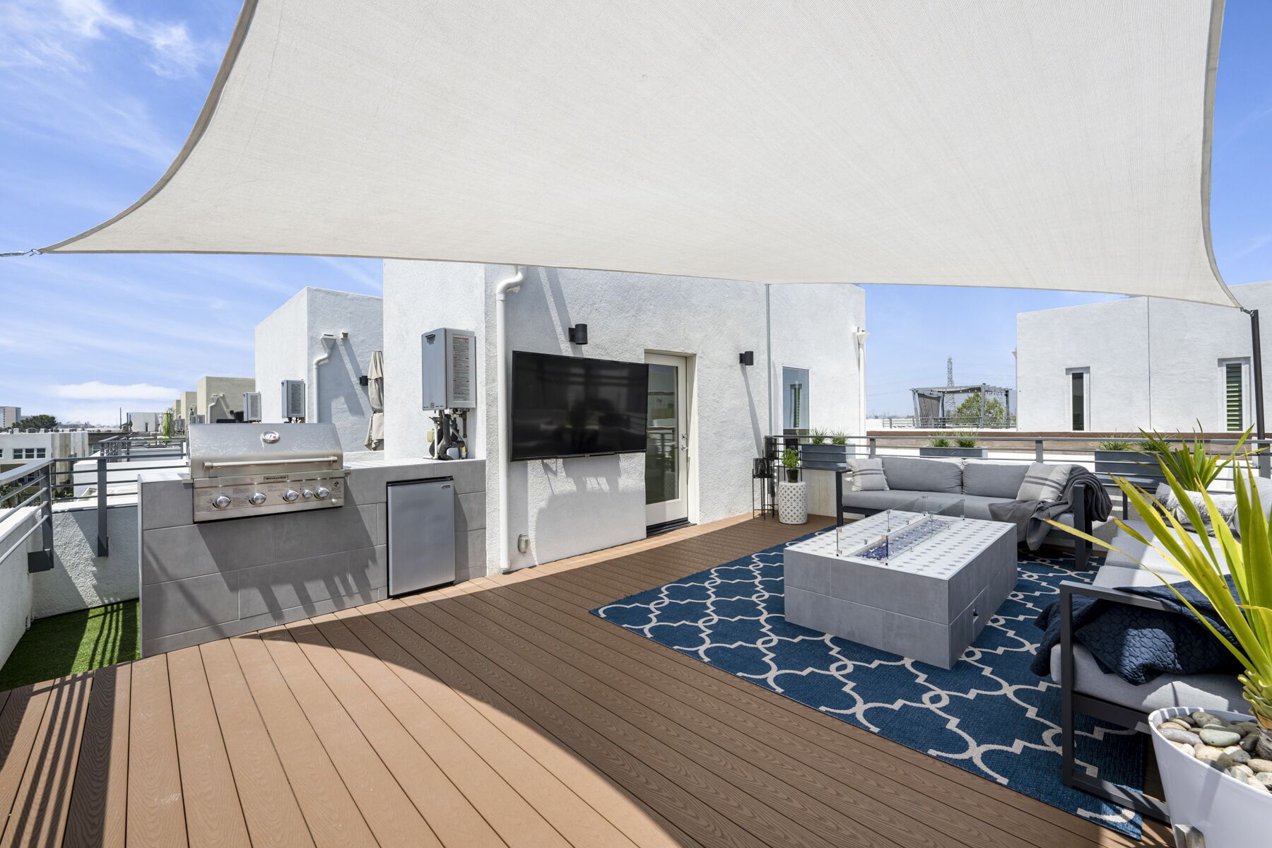 Luxury 4 Bed / 3.5 Bath Townhome near Sports/CHOC/Disneyland/Chapman/Beach
