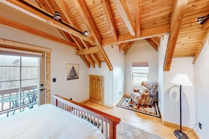 4 habitaciones, tabla de planchar con plancha y acceso a internet