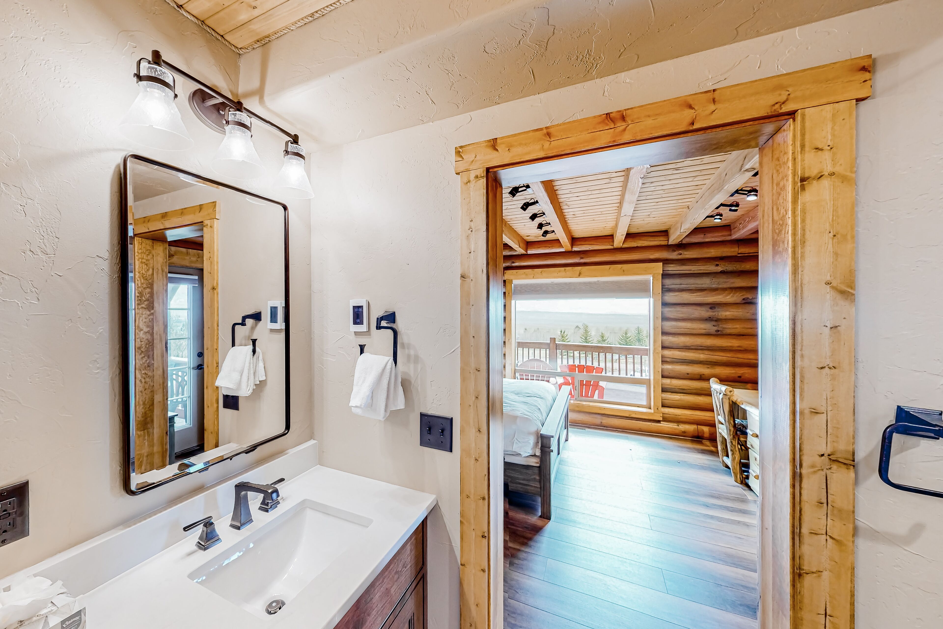 4 habitaciones, tabla de planchar con plancha, internet y ropa de cama 