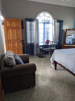 3 chambres, bureau, fer et planche à repasser, Wi-Fi gratuit