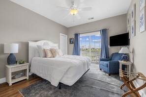 5 室のベッドルーム、デスク、アイロン / アイロン台、旅行用ベビーベッド