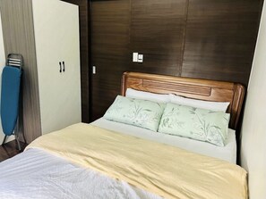1 quarto, acesso à internet, roupa de cama