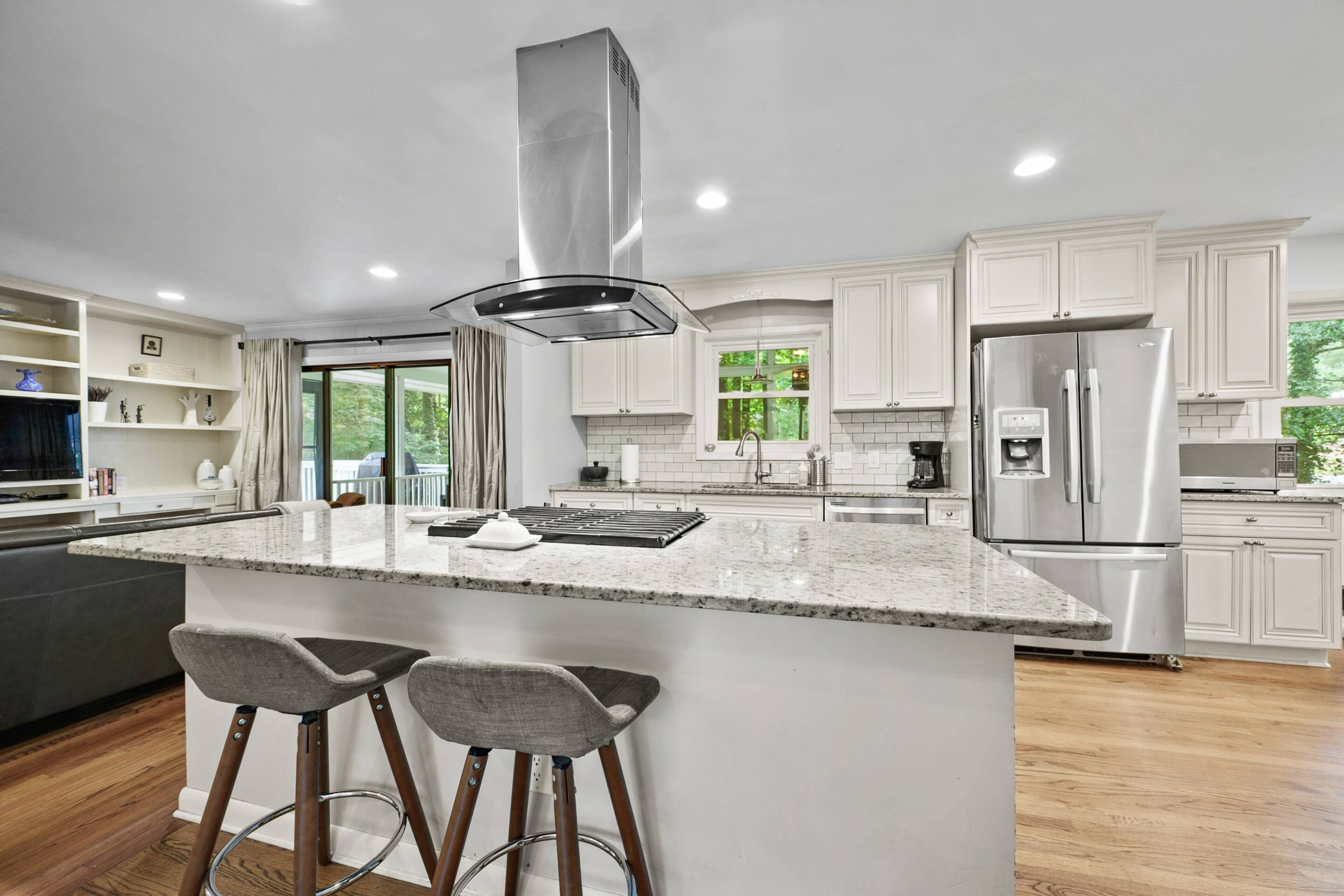 ثلاجة، ميكروويف، فرن، موقد طهي مسطح