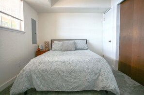 3 bedrooms, desk, iron/ironing board, travel cot - Waterfront Shelton Retreat With Beach Access (Shelton)