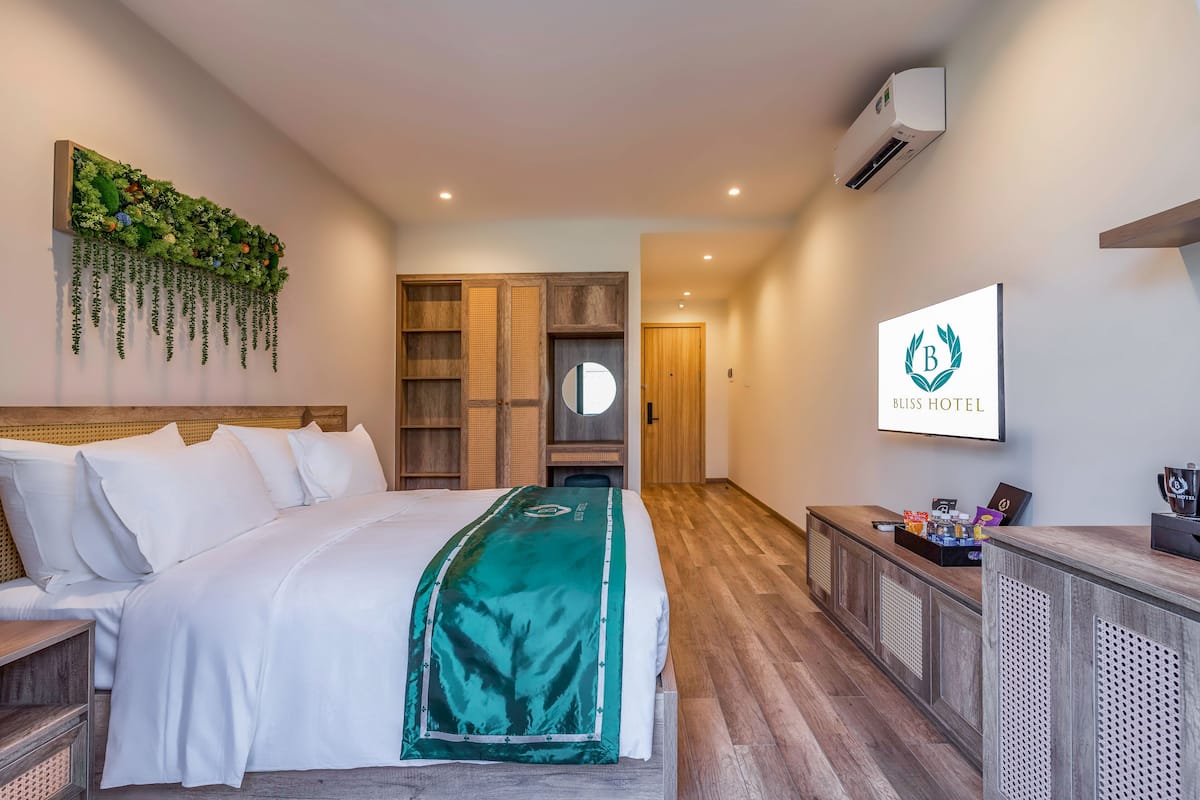 Chambre Double Deluxe, 1 très grand lit, balcon, vue jardin | Minibar, chambres insonorisées, fer et planche à repasser, Wi-Fi gratuit