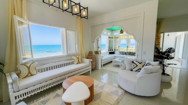 House | 5 bedrooms - The Sea House Beach Front Villa With Pool (La Marsa)