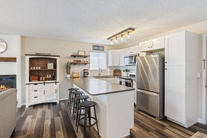 Fridge, microwave, oven, stovetop - Sunset Spectacular – Waterfront & Indoor Pool! (Village of Four Seasons)