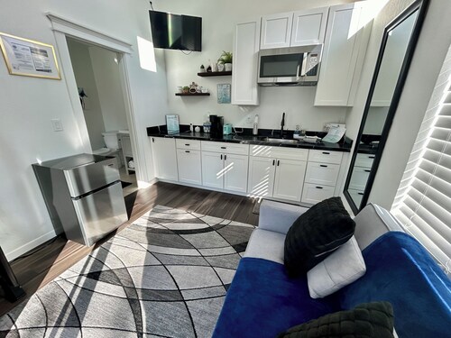 Cozy, Quaint and Sophisticated Loft Style Tiny Home! 