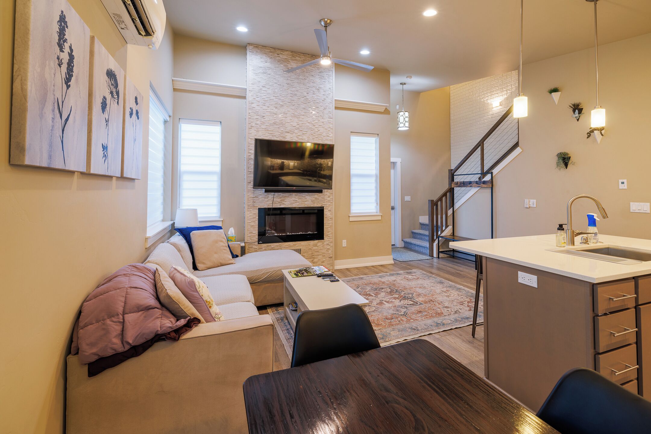 Smart TV, fireplace, books, offices