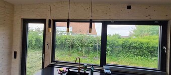 Groot vakantiehuis met zwembad, 5 minuten van het strand