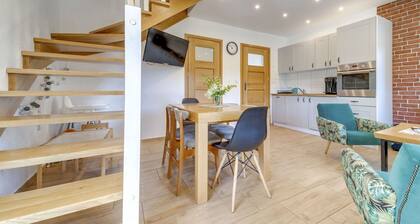 Nice apartment in villa for 8 guests with WIFI, TV and terrace