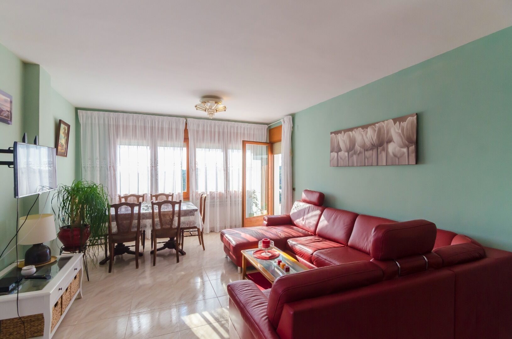 Televisie en een open haard