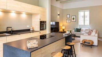 Fridge, microwave, oven, stovetop