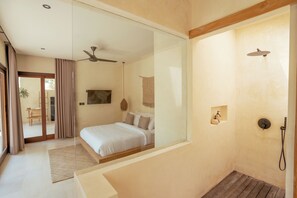 Deep soaking tub, rainfall showerhead, designer toiletries, hair dryer - OLEA VILLAS RESORT (Kuta)