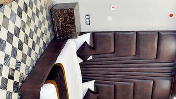Deluxe Double Room | Free WiFi, bed sheets