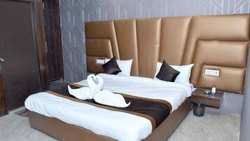Deluxe Twin Room | Free WiFi, bed sheets