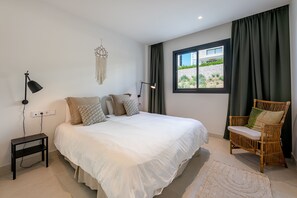 2 bedrooms, WiFi, bed sheets - New apartment with 2 bedrooms and a 50m2 terrace. (Fuengirola)