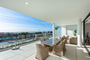 Outdoor dining - New apartment with 2 bedrooms and a 50m2 terrace. (Fuengirola)