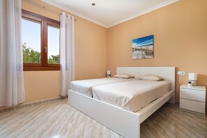 3 makuuhuonetta, silitysrauta/-lauta, vauvan matkasänky, ilmainen Wi-Fi