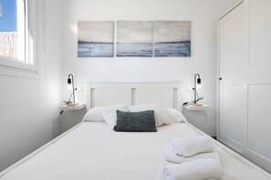 2 bedrooms, iron/ironing board, bed sheets