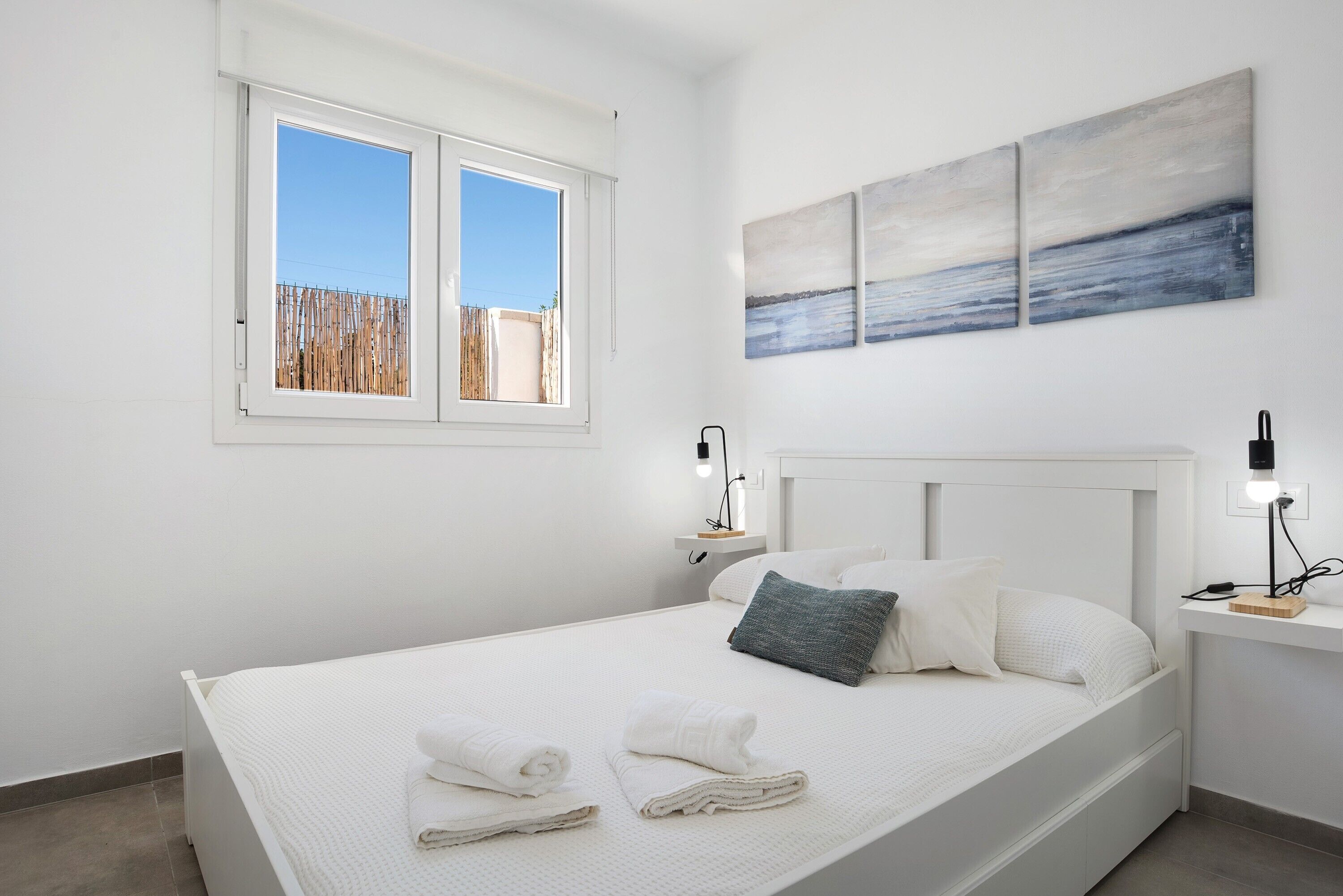 2 slaapkamers, een strijkplank/strijkijzer, beddengoed