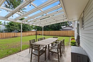 Outdoor dining - Centrally located home in CdA (Coeur d'Alene)